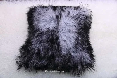 Coussin agneau du Tibet Gris mèches noires 40cmx40cm