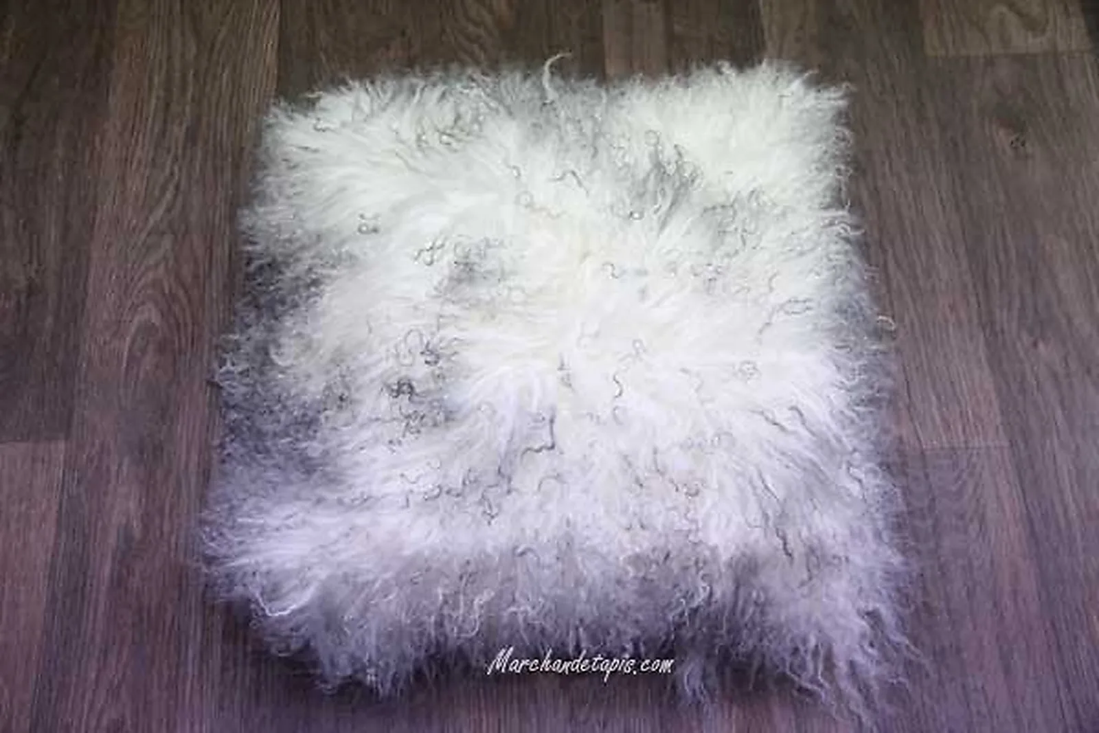 Coussin agneau du Tibet Blanc mèches grises 40cmx40cm