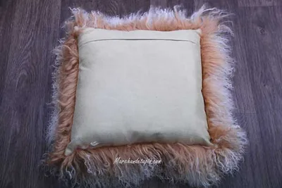 Coussin agneau du Tibet mèches ivoires 40cmx40cm