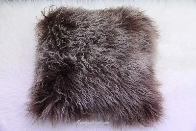 Coussin agneau du Tibet mèches ivoires 40cmx40cm