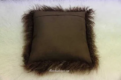Coussin agneau du Tibet mèches ivoires 40cmx40cm