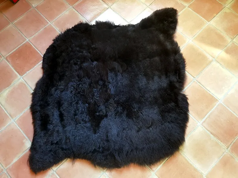 Tapis peau de mouton Noir Marron Poils courts 2 peaux 02
