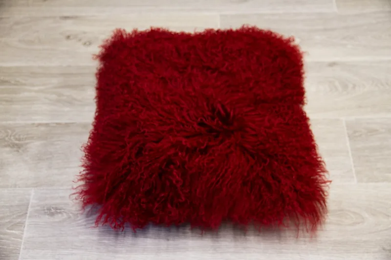 Coussin agneau du Tibet Rouge foncé 40cmx40cm