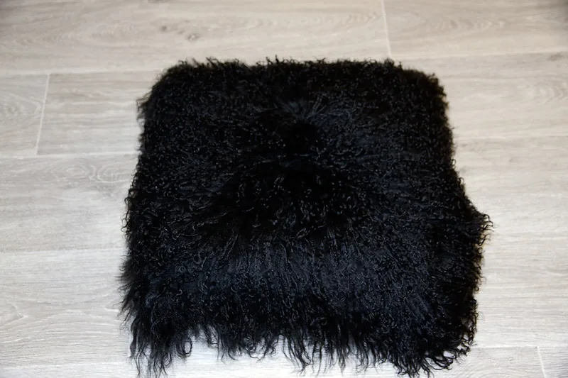 Coussin agneau du Tibet Noir 40cmx40cm